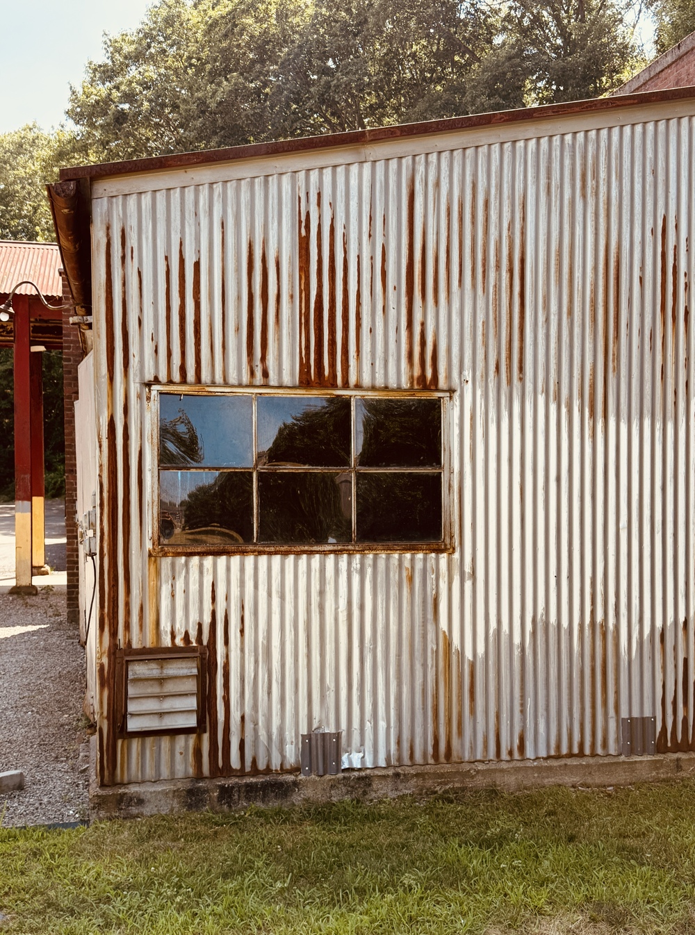 Rustic Barn Image- Courtyard (1)